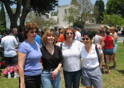 Sandy Day Brenner, Sherilyn Adler, Ilona Marsten, Lori? BHHS front lawn 30 year reunion picnic, David Pinskyin the background.